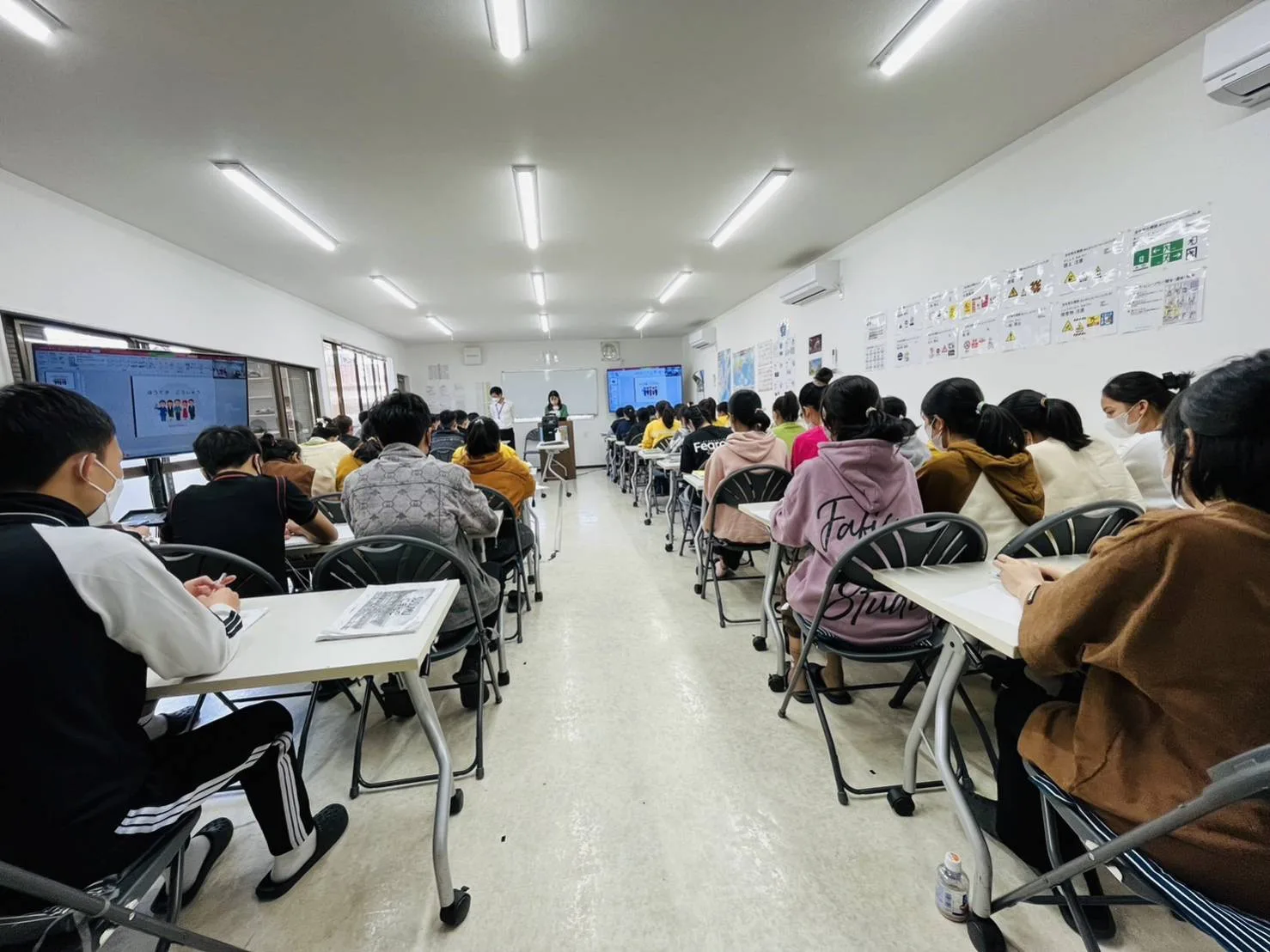 送出し機関で講習を受ける実習生たち