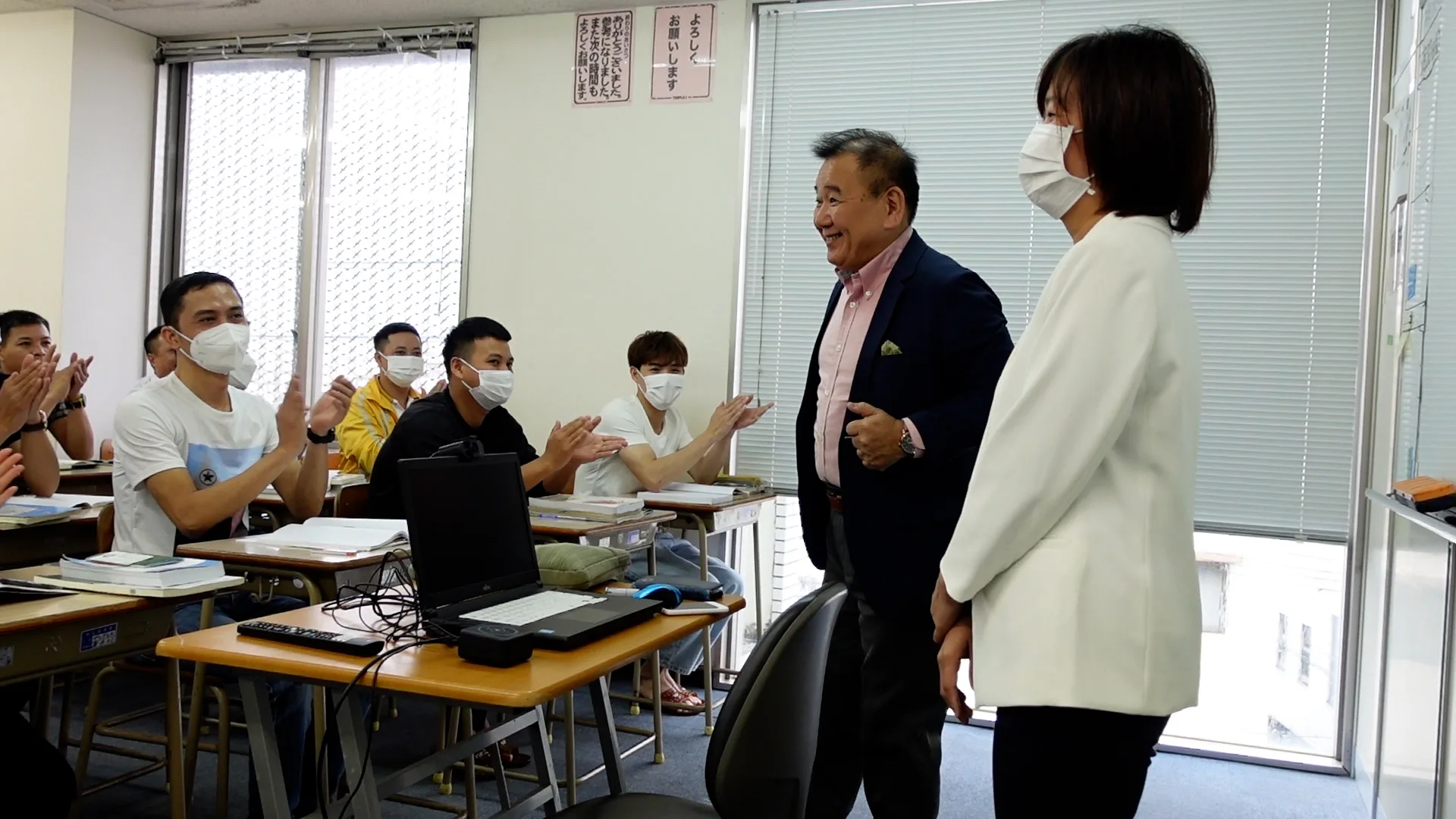組合事務所での打ち合わせの様子